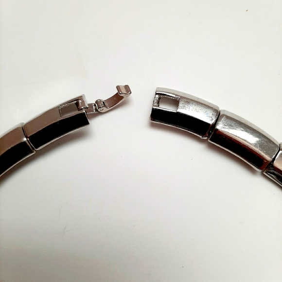 💚Sale 3 for $30💚 Silver Choker Necklace - Picture 2 of 5